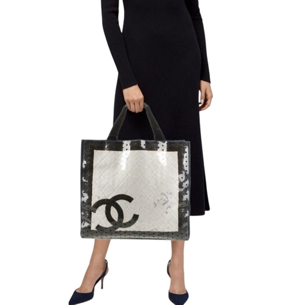 Chanel ENORMOUS tote, black + white fabric w/perforated pvc layer over material - Picture 6 of 16